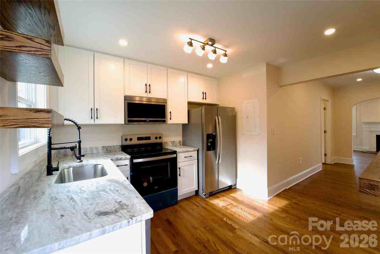 2128 Jackson St - Photo 3 of 23