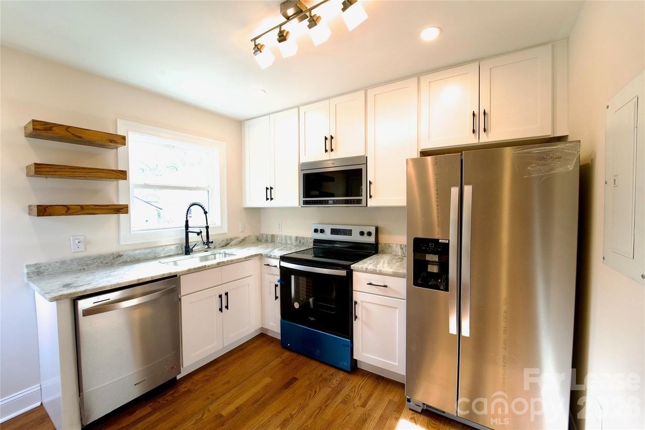 2128 Jackson St - Photo 4 of 23