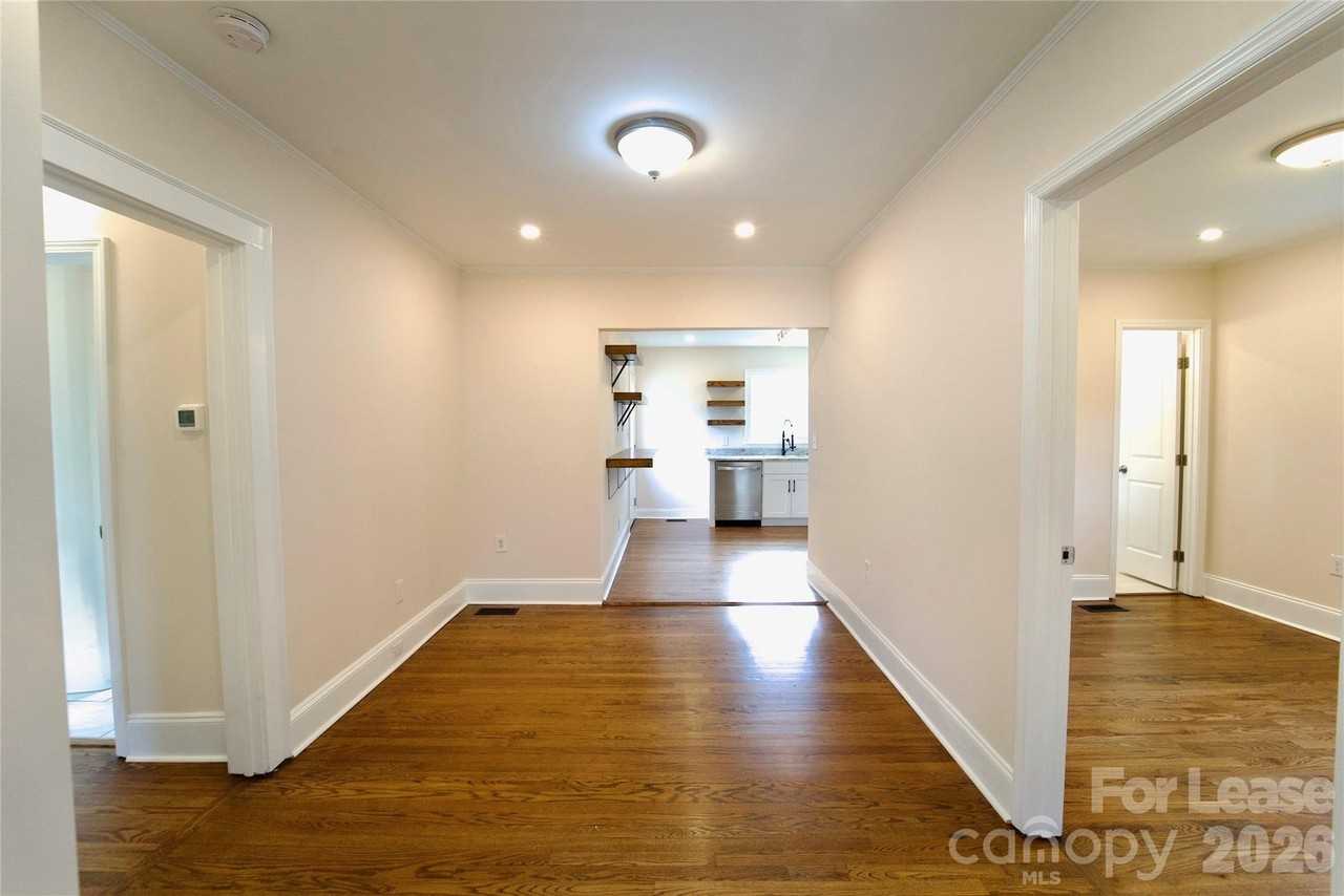 2128 Jackson St - Photo 5 of 23