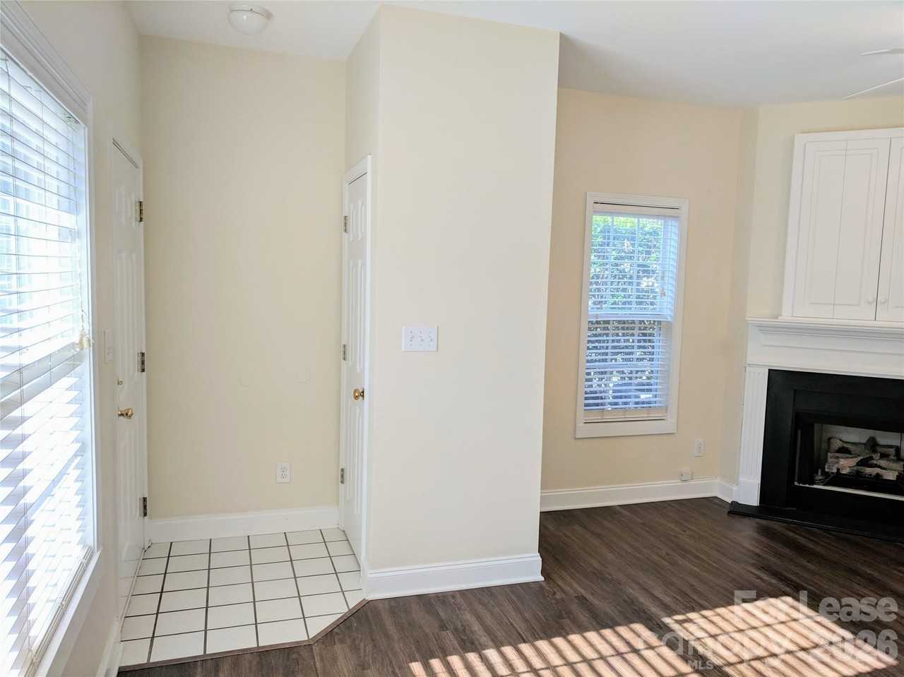 917 Shearer St #20 - Photo 2 of 20