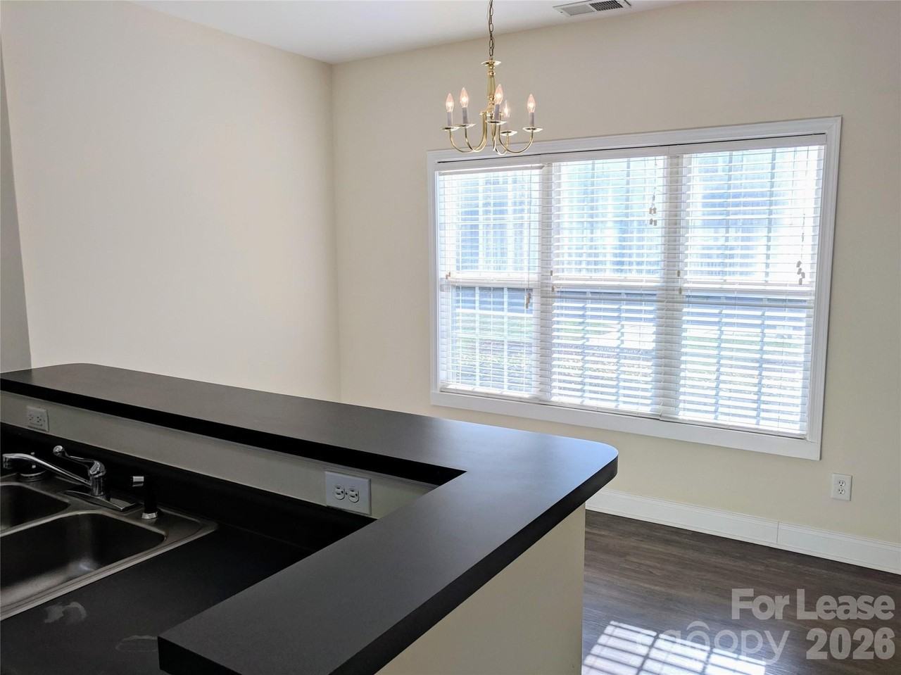 917 Shearer St #20 - Photo 6 of 20