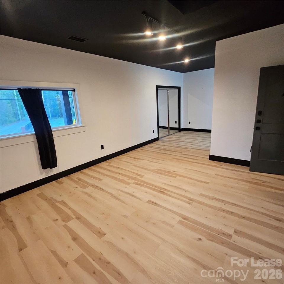 1002 Crawford Rd #6 - Photo 7 of 18