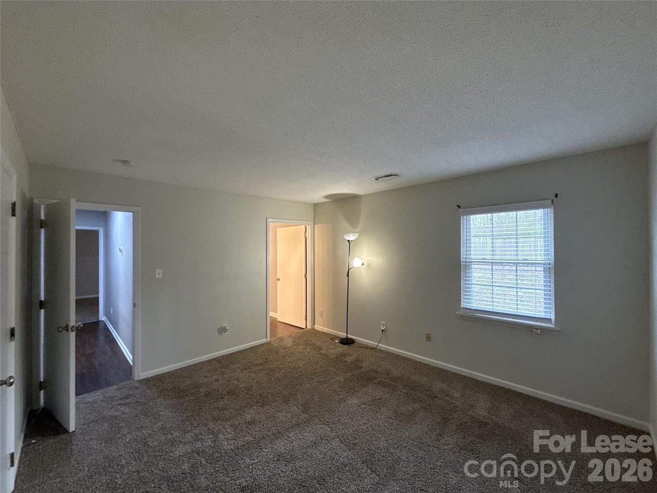 5919 Hunters Crossing Ln - Photo 7 of 14