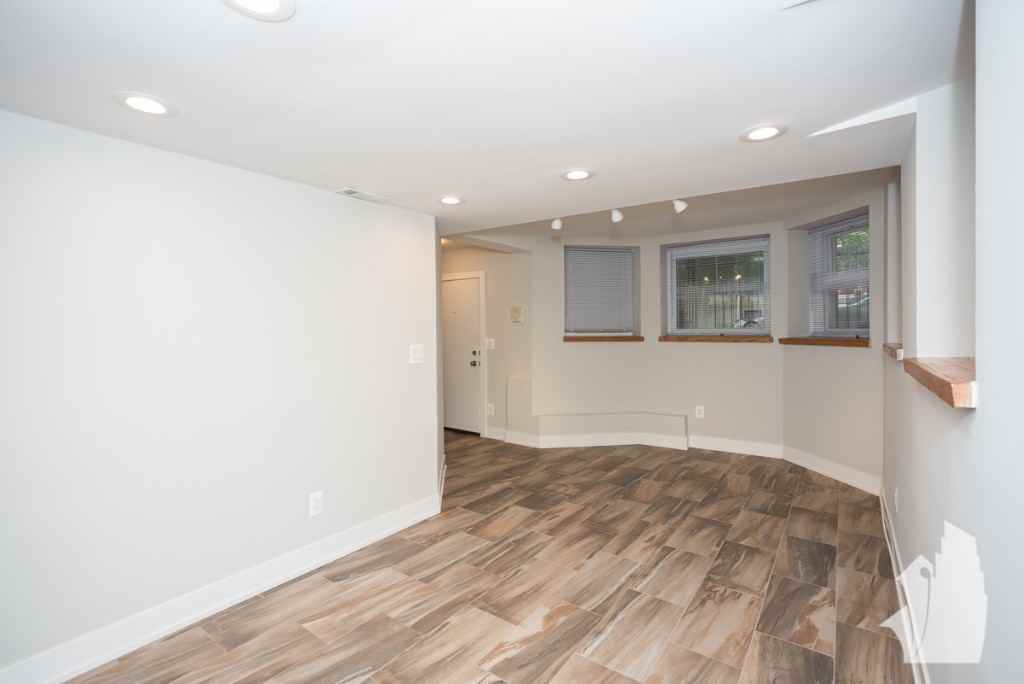 2326 N Southport Ave #CH2 - Photo 2 of 7