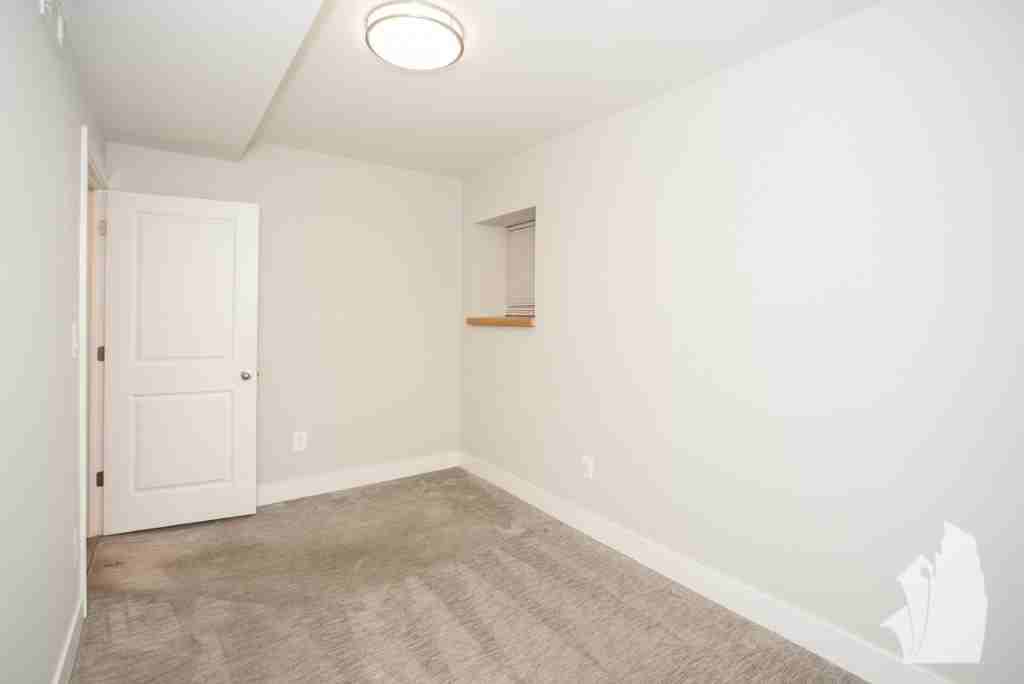 2326 N Southport Ave #CH2 - Photo 4 of 7