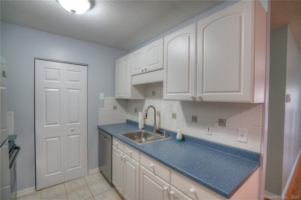 86 Buddington Rd Apt 7 - Photo 3 of 12