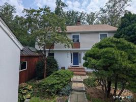 featured image of 7 Joanne Ln