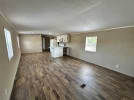 featured image of 1370 Suzanne Cir