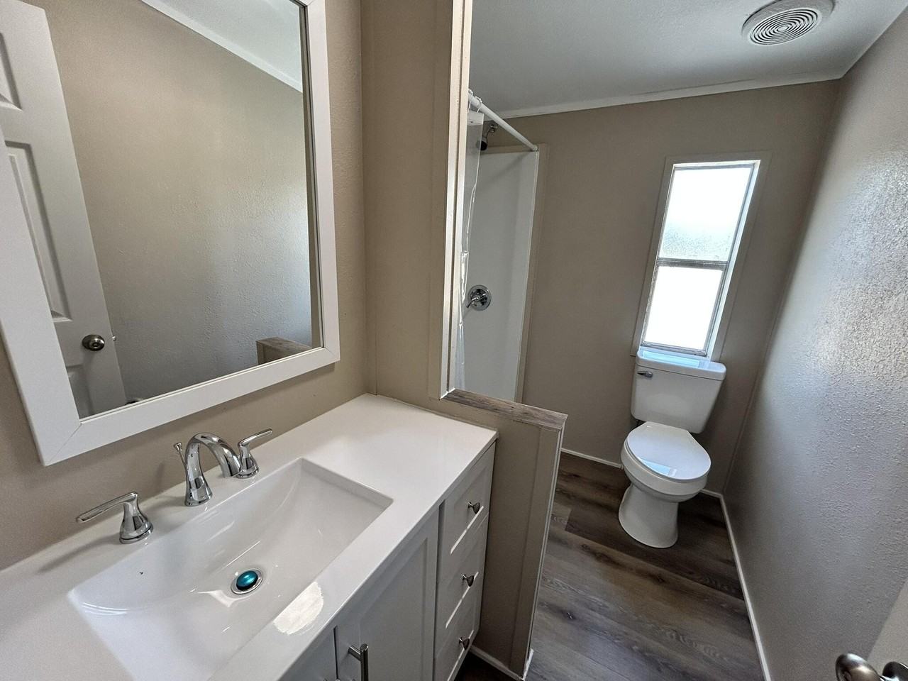 1370 Suzanne Cir - Photo 3 of 9