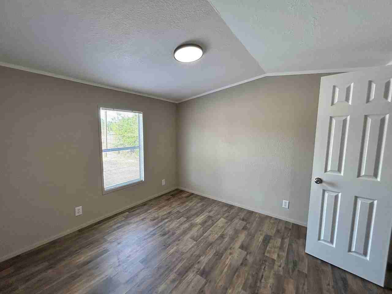 1370 Suzanne Cir - Photo 5 of 9