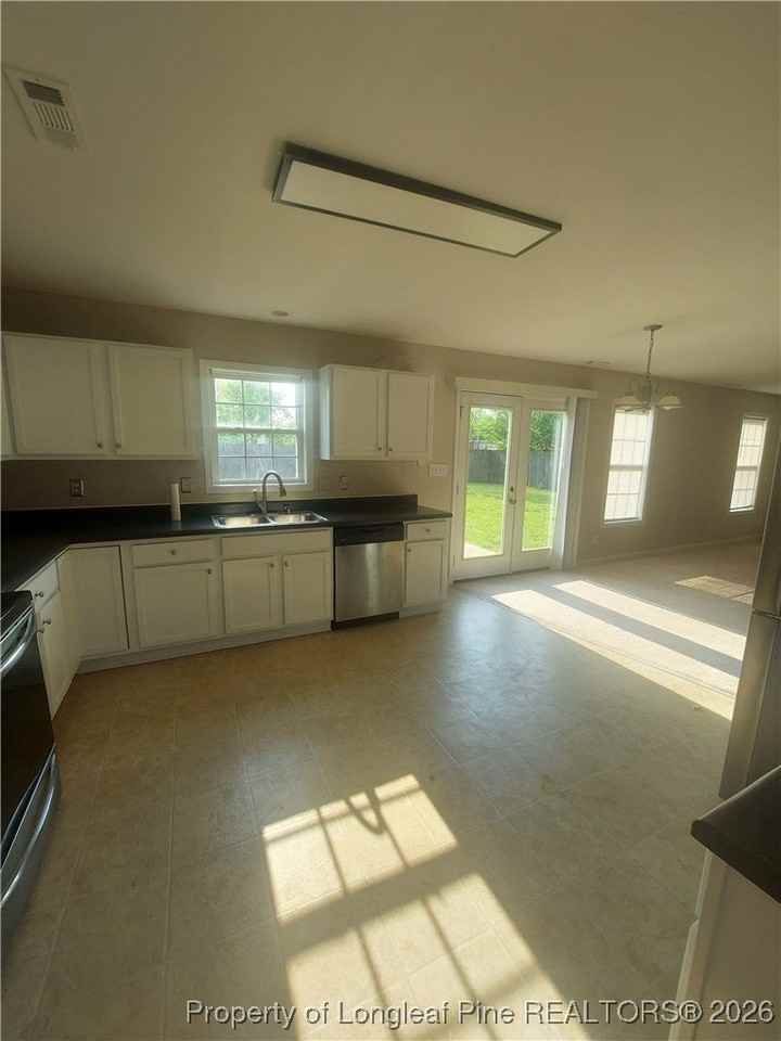 273 Saint George Dr - Photo 4 of 29