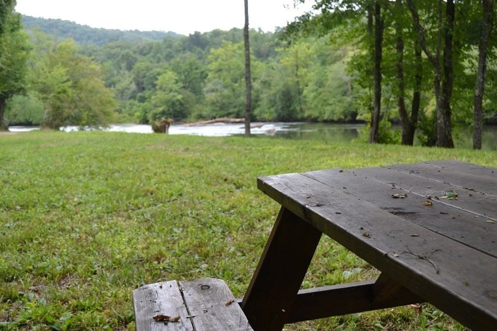 960 Robbins Rd - Photo 4 of 19