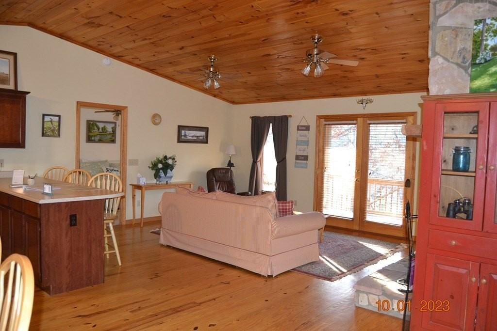 960 Robbins Rd - Photo 7 of 19