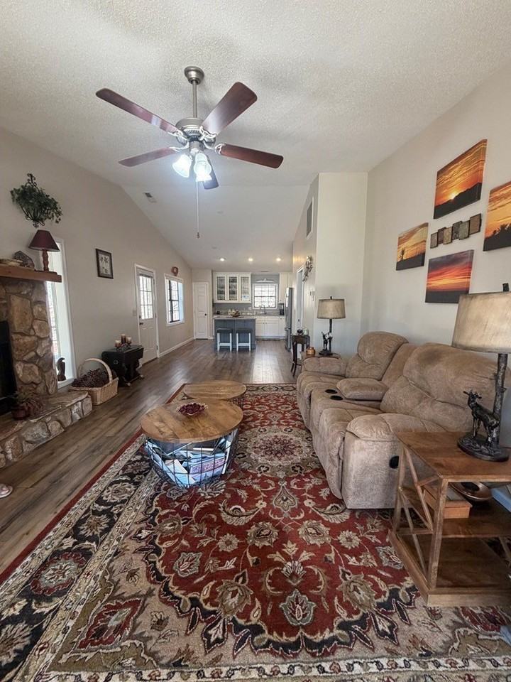 810 Oak Creek Rd Apt C - Photo 5 of 34