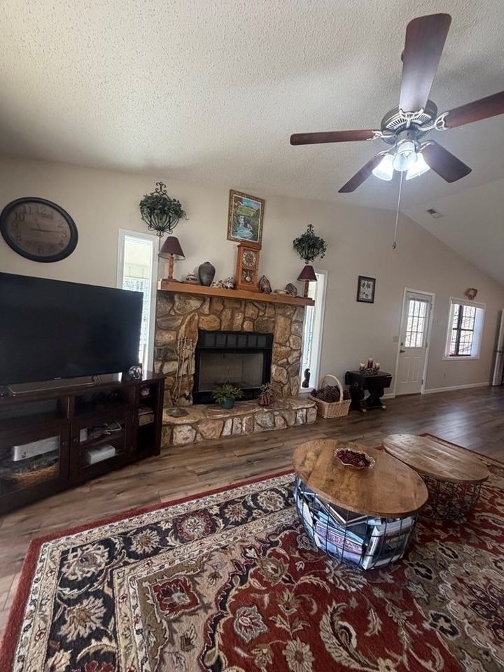 810 Oak Creek Rd Apt C - Photo 6 of 34