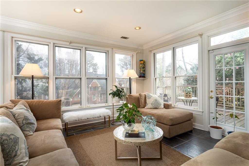 7155 Roswell Rd Apt 42 - Photo 5 of 34