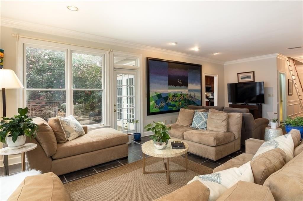 7155 Roswell Rd Apt 42 - Photo 6 of 34