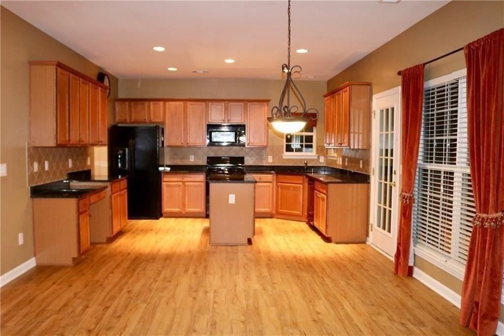 607 Hidden Close - Photo 2 of 11