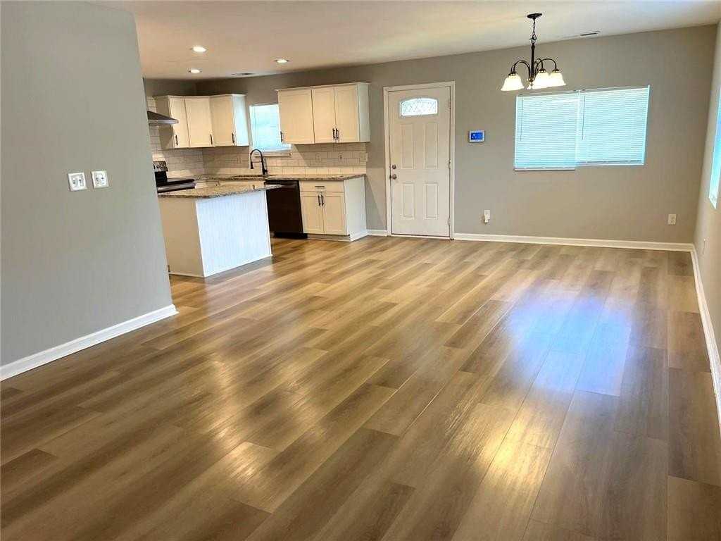 566 Rockwell St Sw - Photo 7 of 23