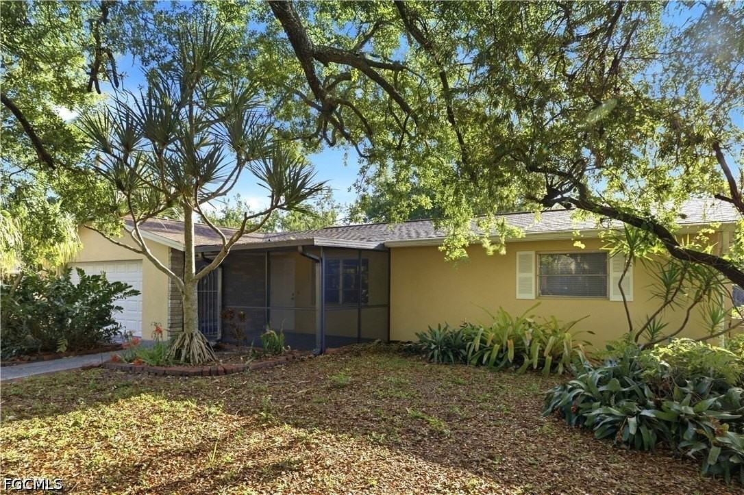 4652 Siesta Cir - Photo 2 of 29