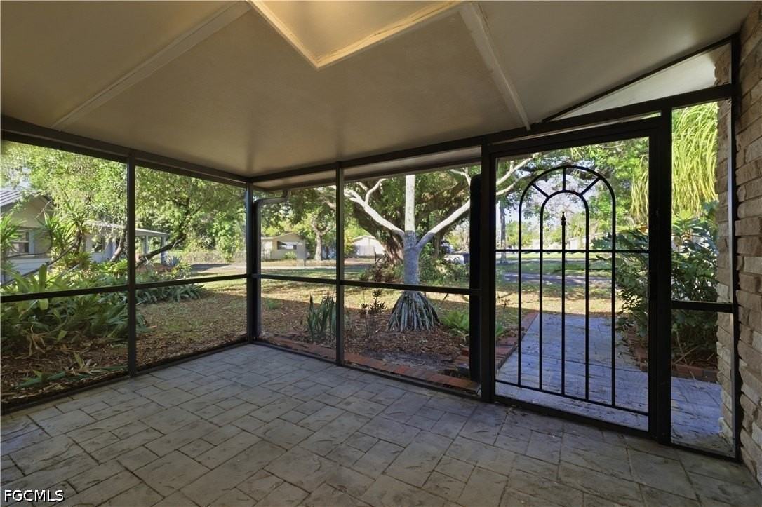 4652 Siesta Cir - Photo 4 of 29