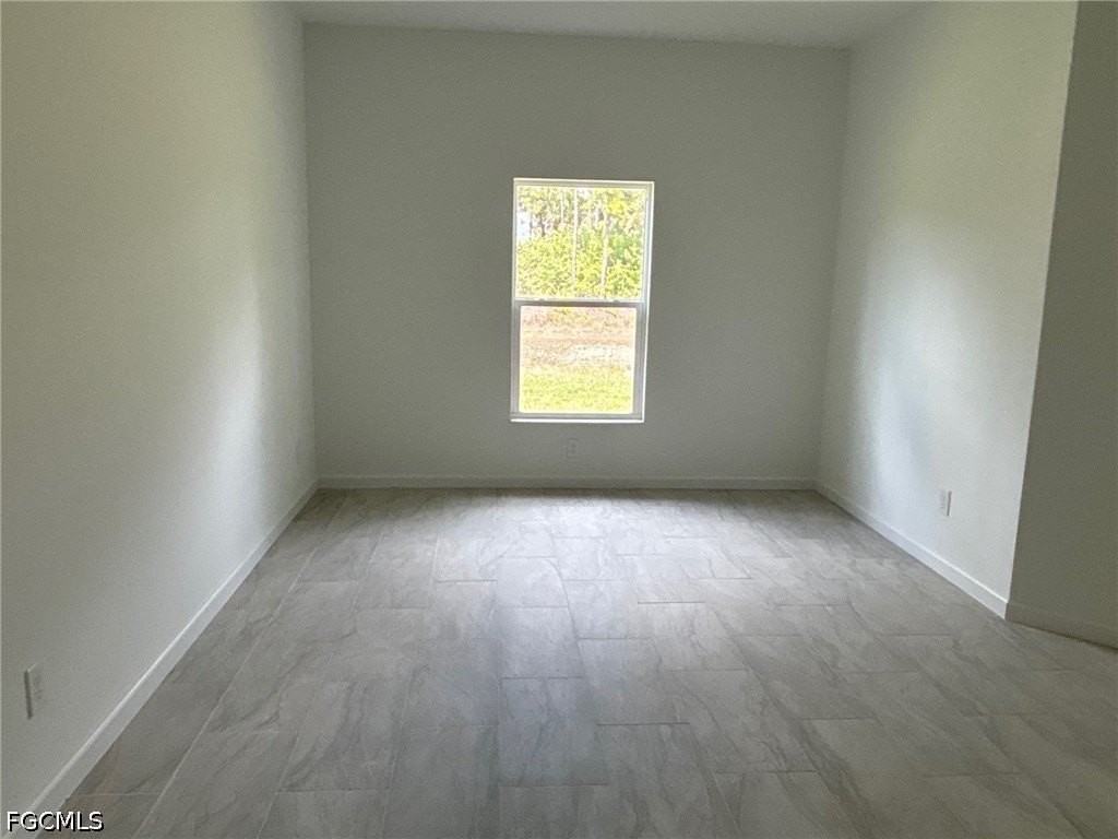 1139 Rahway St - Photo 6 of 12