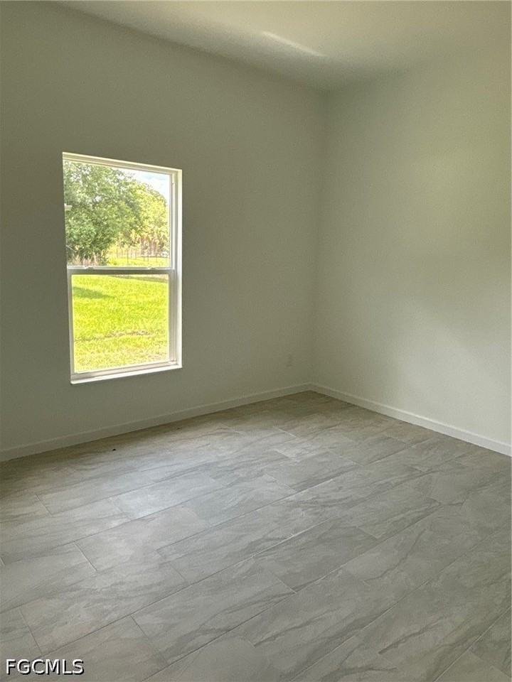 1139 Rahway St - Photo 7 of 12