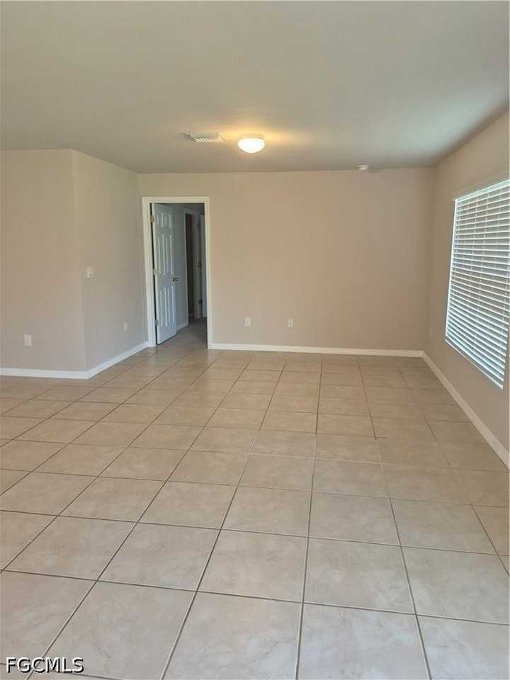 8002 Vega Ct - Photo 5 of 7