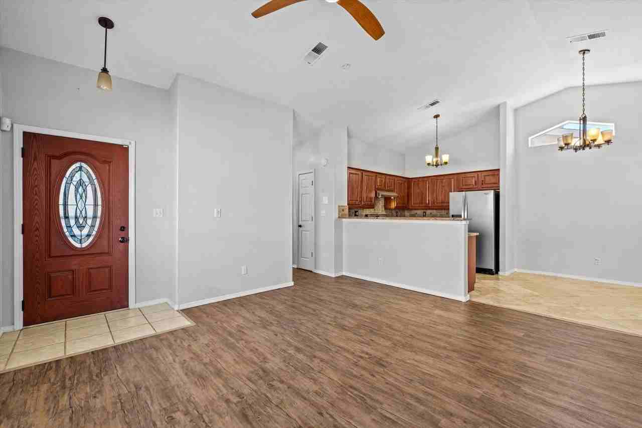 8415 Cedarcroft Rd Nw - Photo 4 of 21