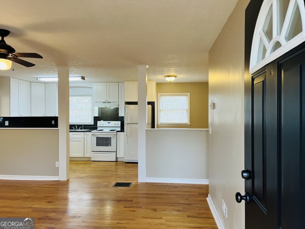 1085 Horsley Mill Rd - Photo 3 of 26