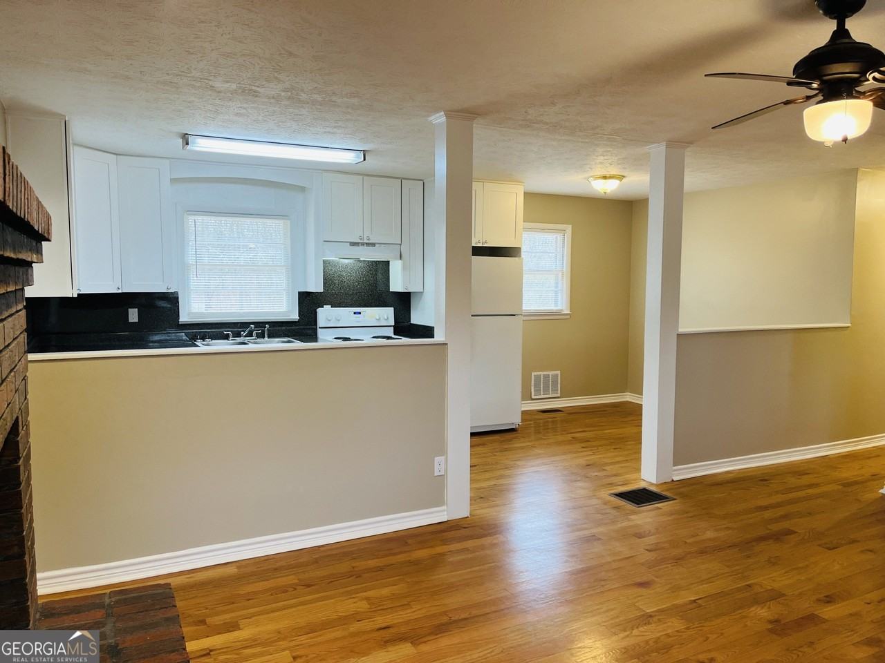 1085 Horsley Mill Rd - Photo 6 of 26