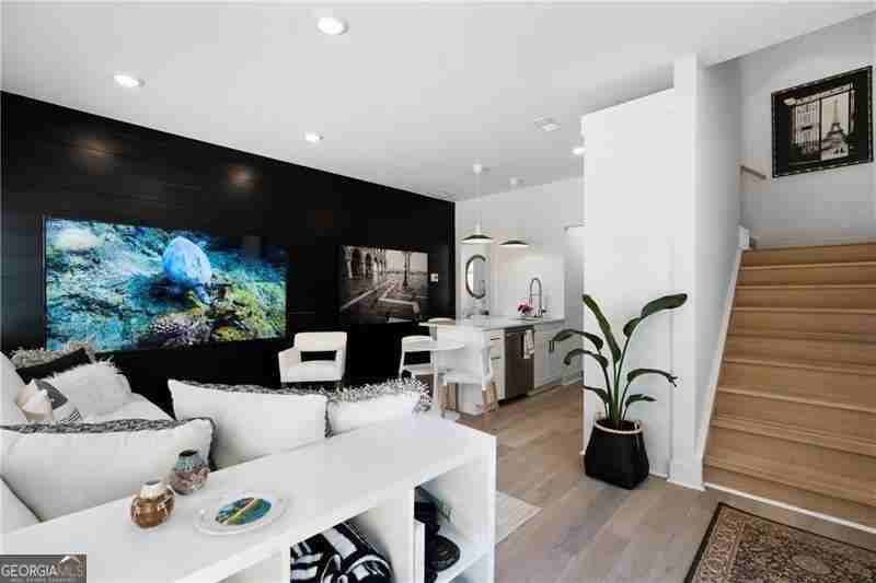 217 Arnold Mill Rd - Photo 3 of 34