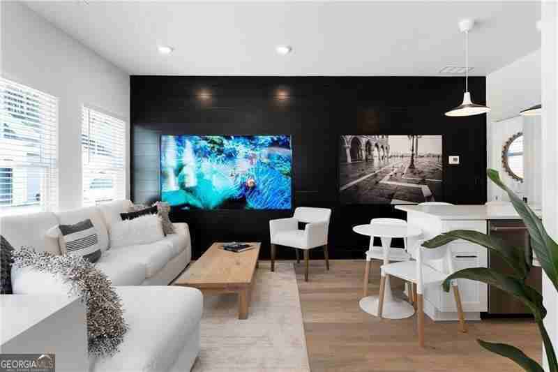 217 Arnold Mill Rd - Photo 4 of 34