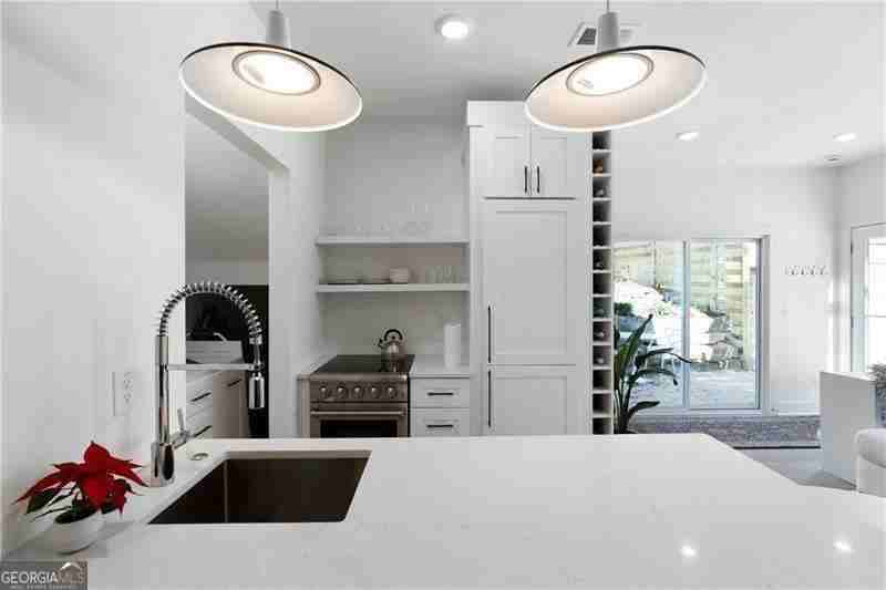 217 Arnold Mill Rd - Photo 7 of 34