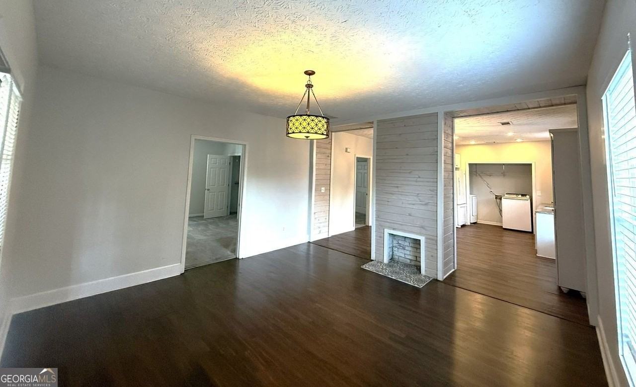 173 Cleveland St Se - Photo 2 of 16