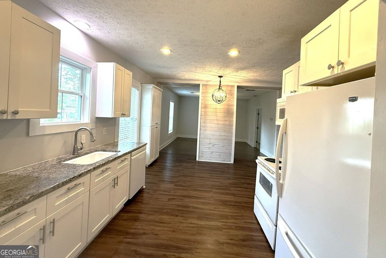 173 Cleveland St Se - Photo 4 of 16