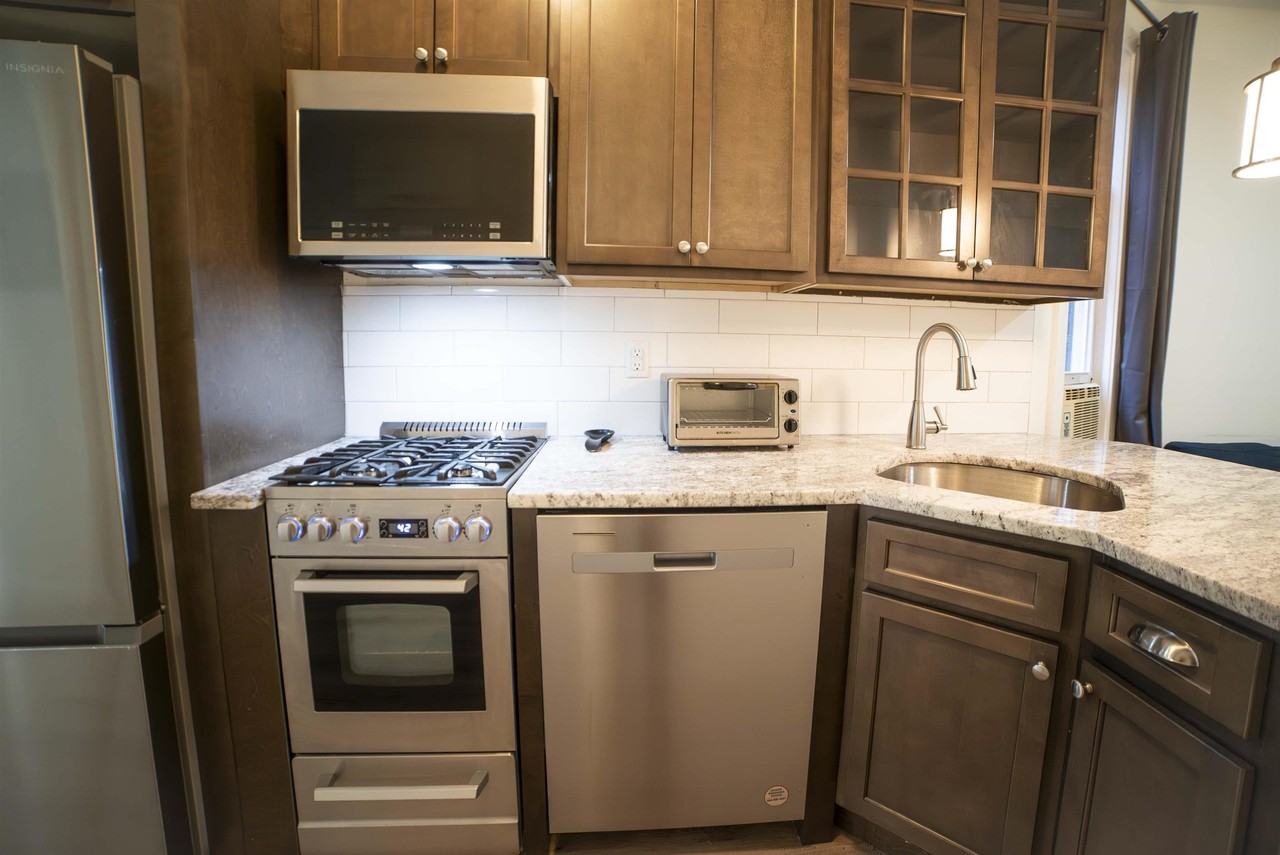 204 48th St #1L - Photo 4 of 15