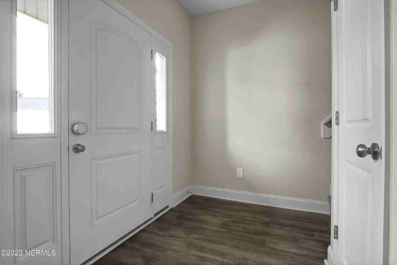 519 Everett Glades - Photo 2 of 16