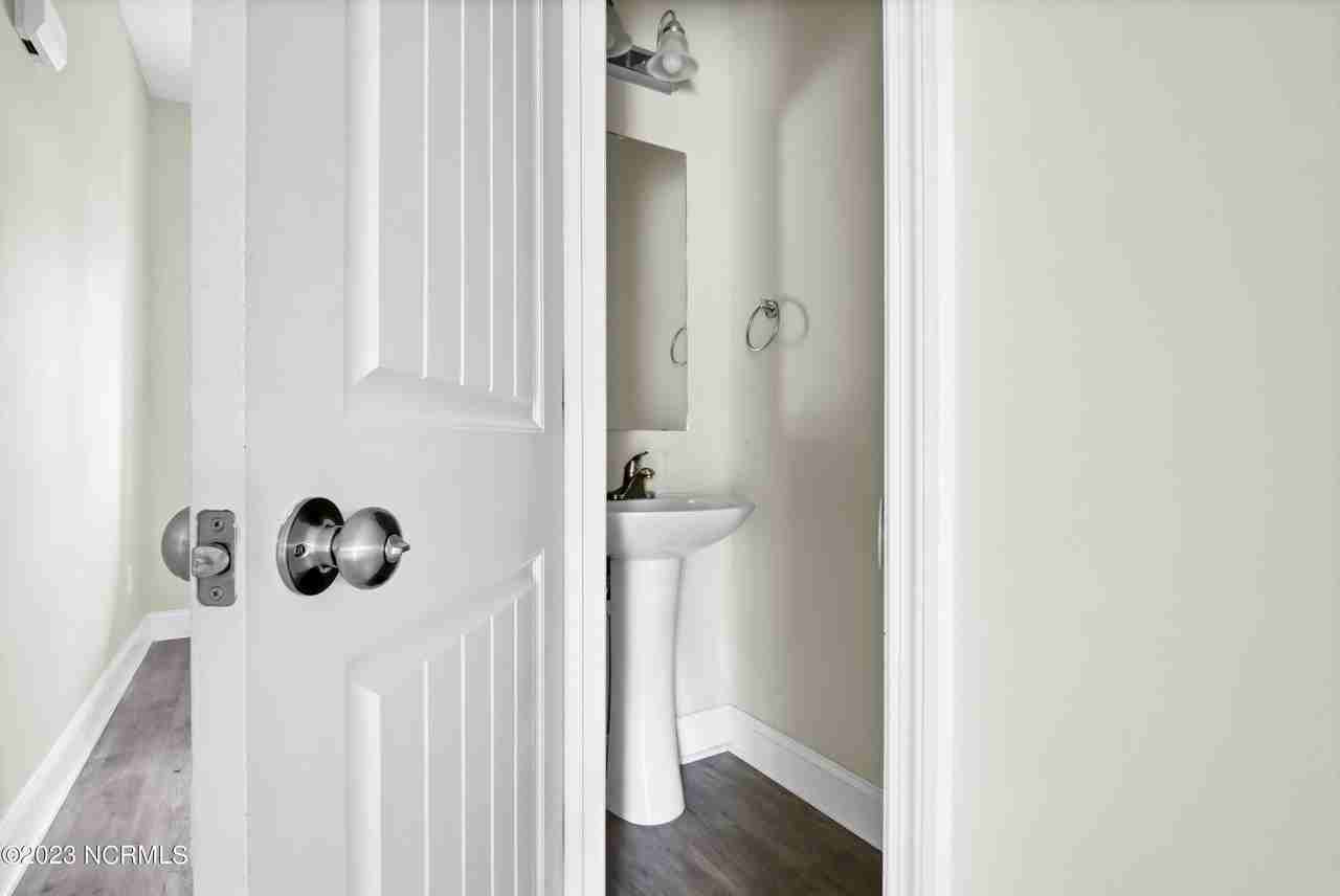 519 Everett Glades - Photo 3 of 16