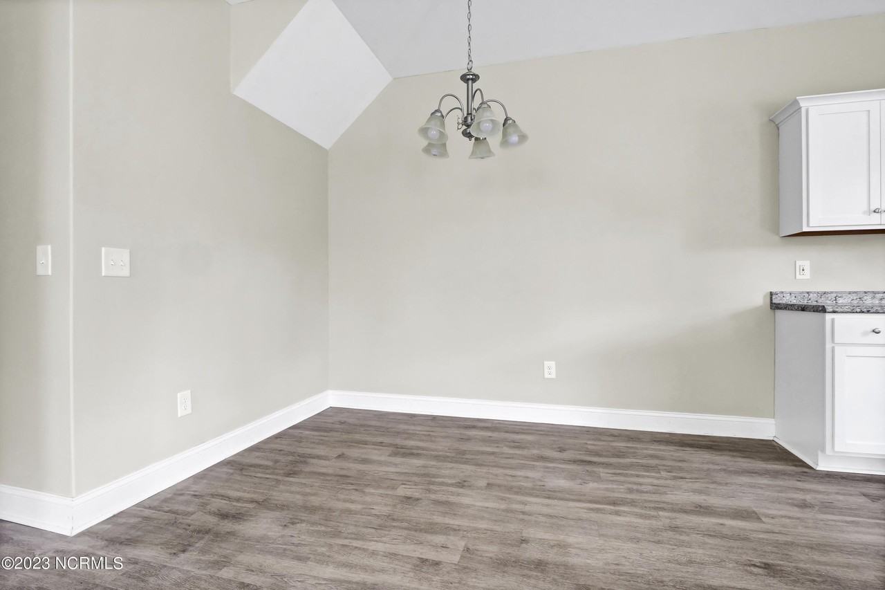 519 Everett Glades - Photo 4 of 16