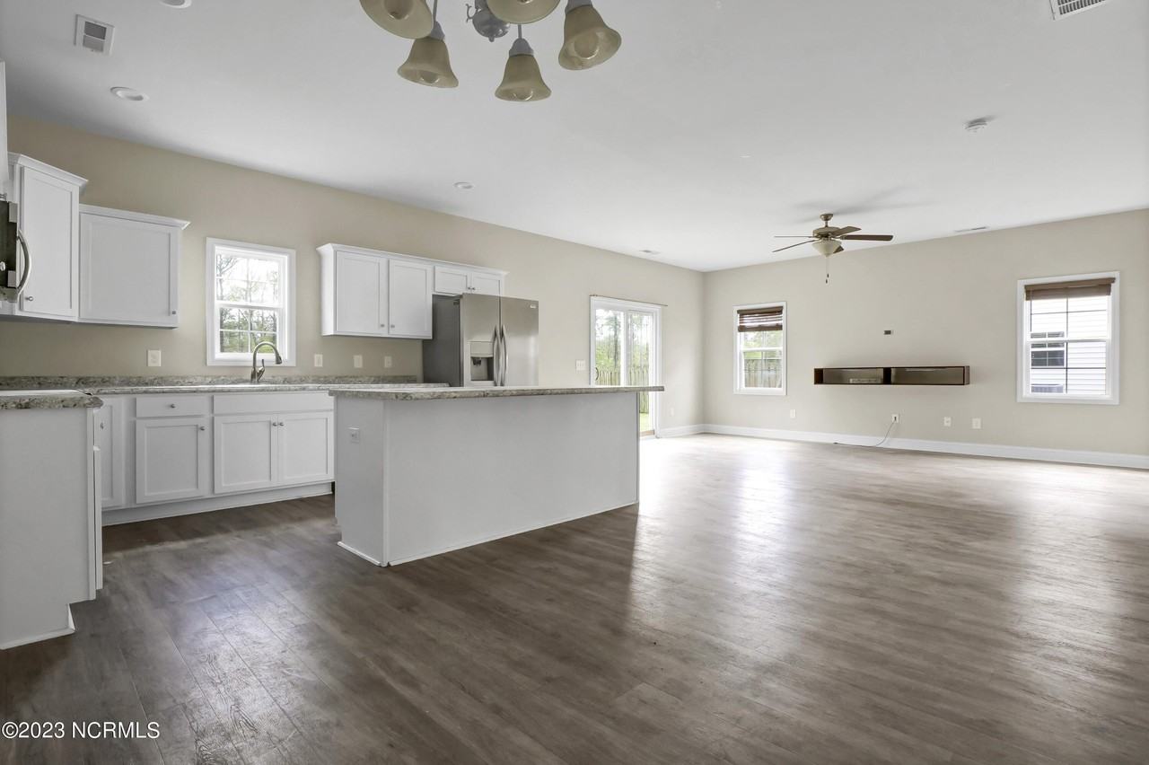 519 Everett Glades - Photo 5 of 16