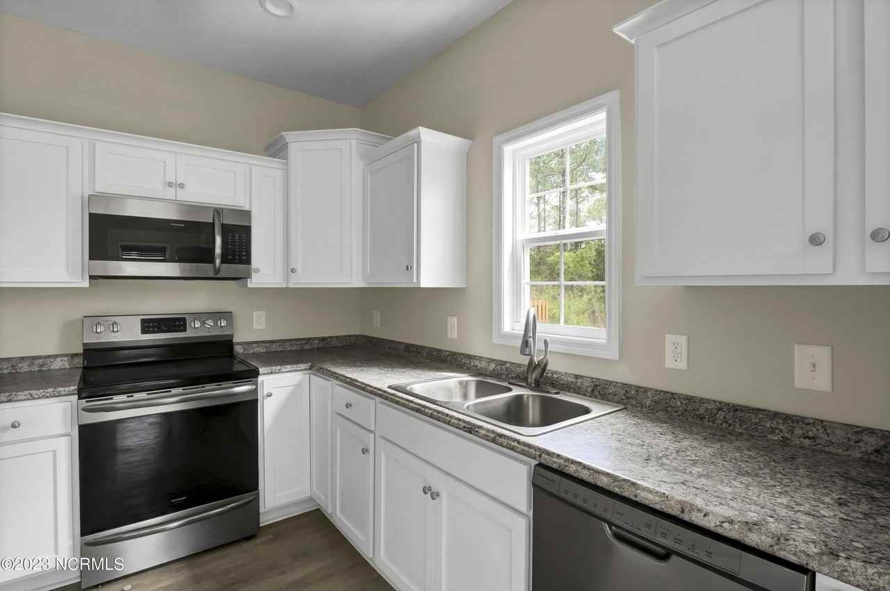 519 Everett Glades - Photo 7 of 16