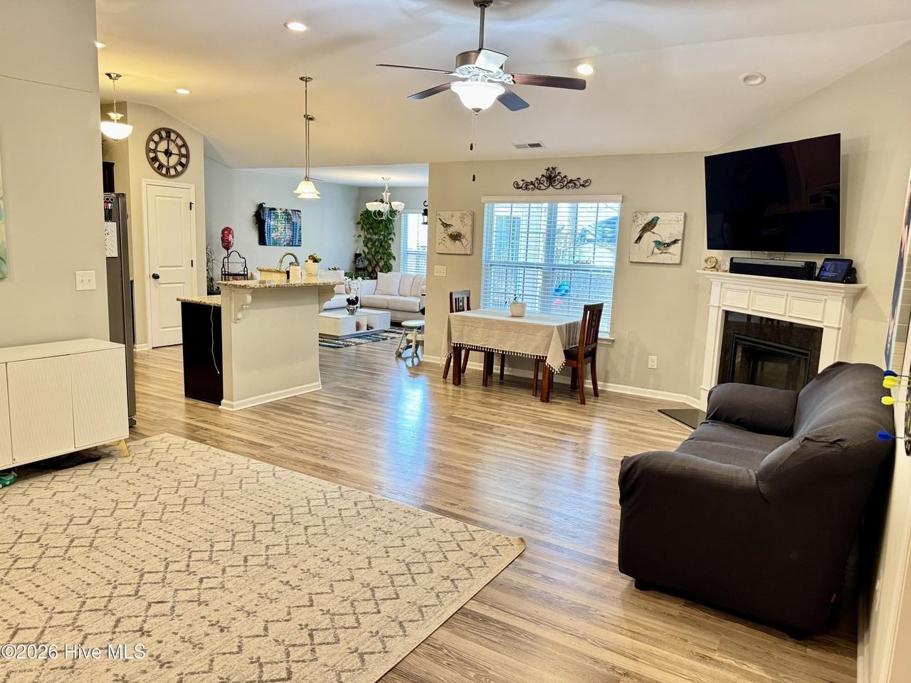 2645 Rhinestone Dr - Photo 4 of 21