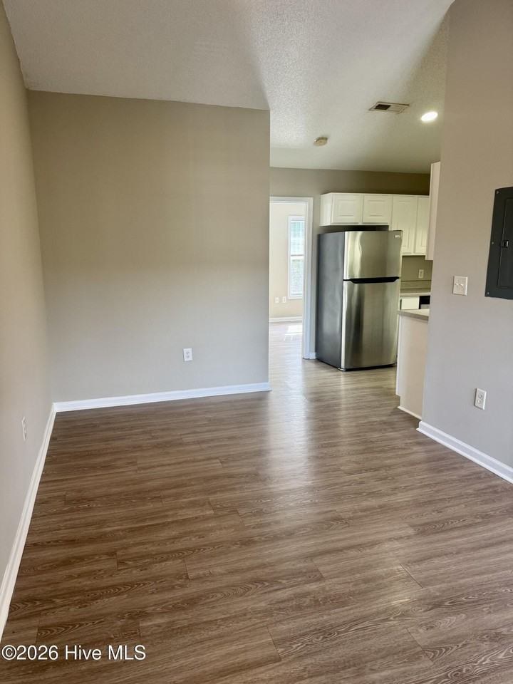 3001 Macgregor Downs Rd Apt 202 - Photo 3 of 11