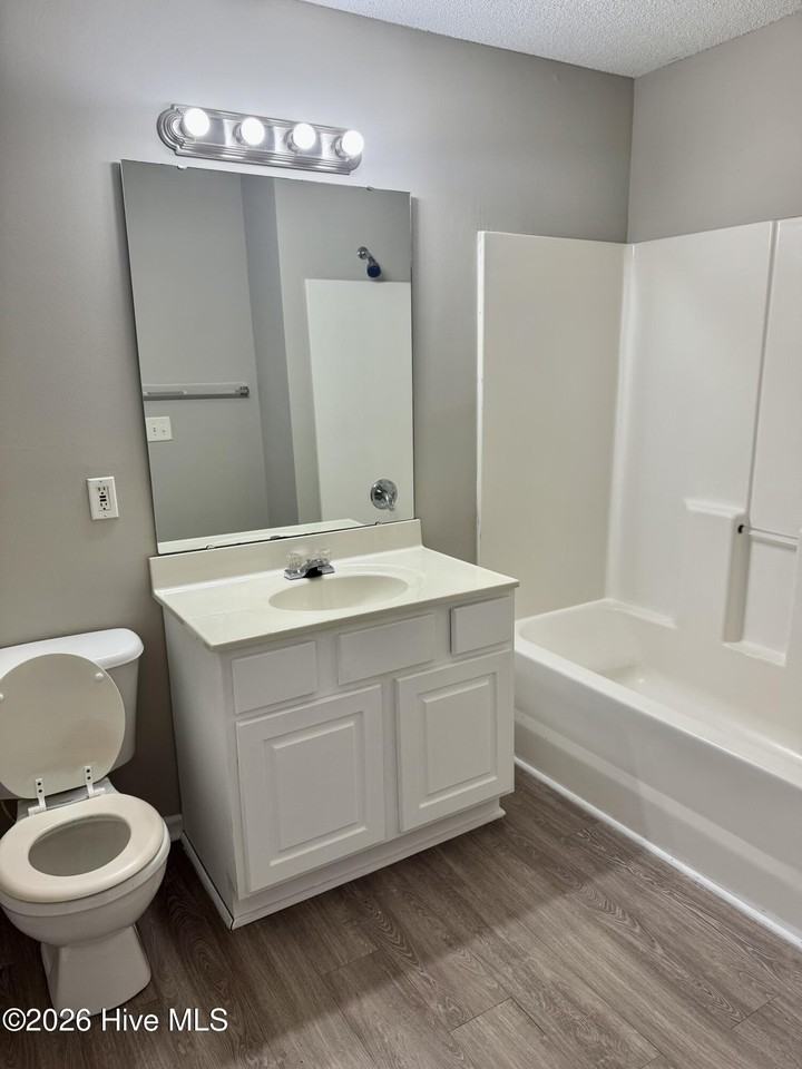 3001 Macgregor Downs Rd Apt 202 - Photo 5 of 11