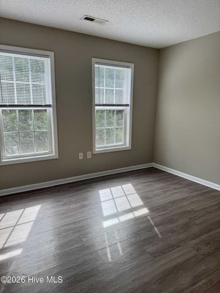 3001 Macgregor Downs Rd Apt 202 - Photo 6 of 11