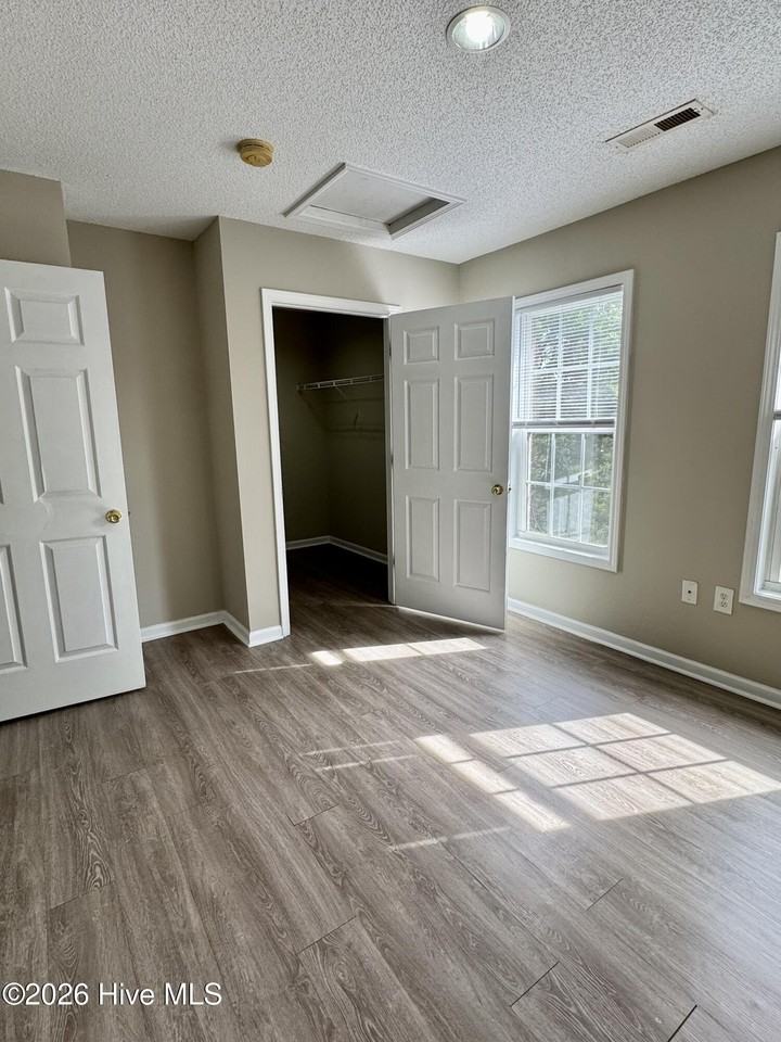 3001 Macgregor Downs Rd Apt 202 - Photo 7 of 11