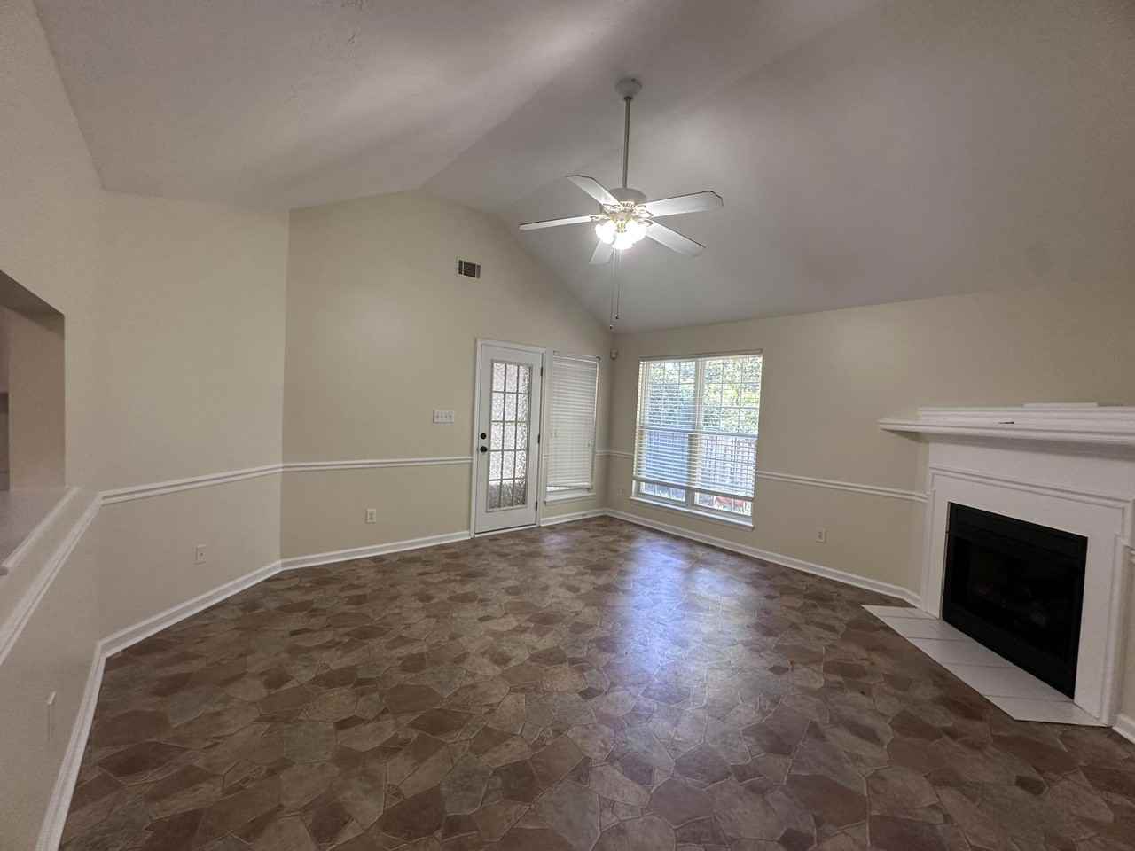 301 Hazelnut Dr - Photo 3 of 15