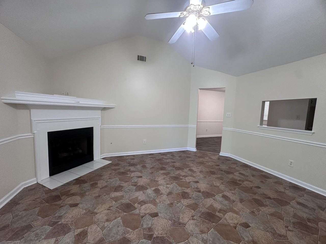 301 Hazelnut Dr - Photo 5 of 15