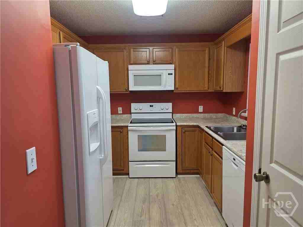 136 Town Park Dr - Photo 6 of 22